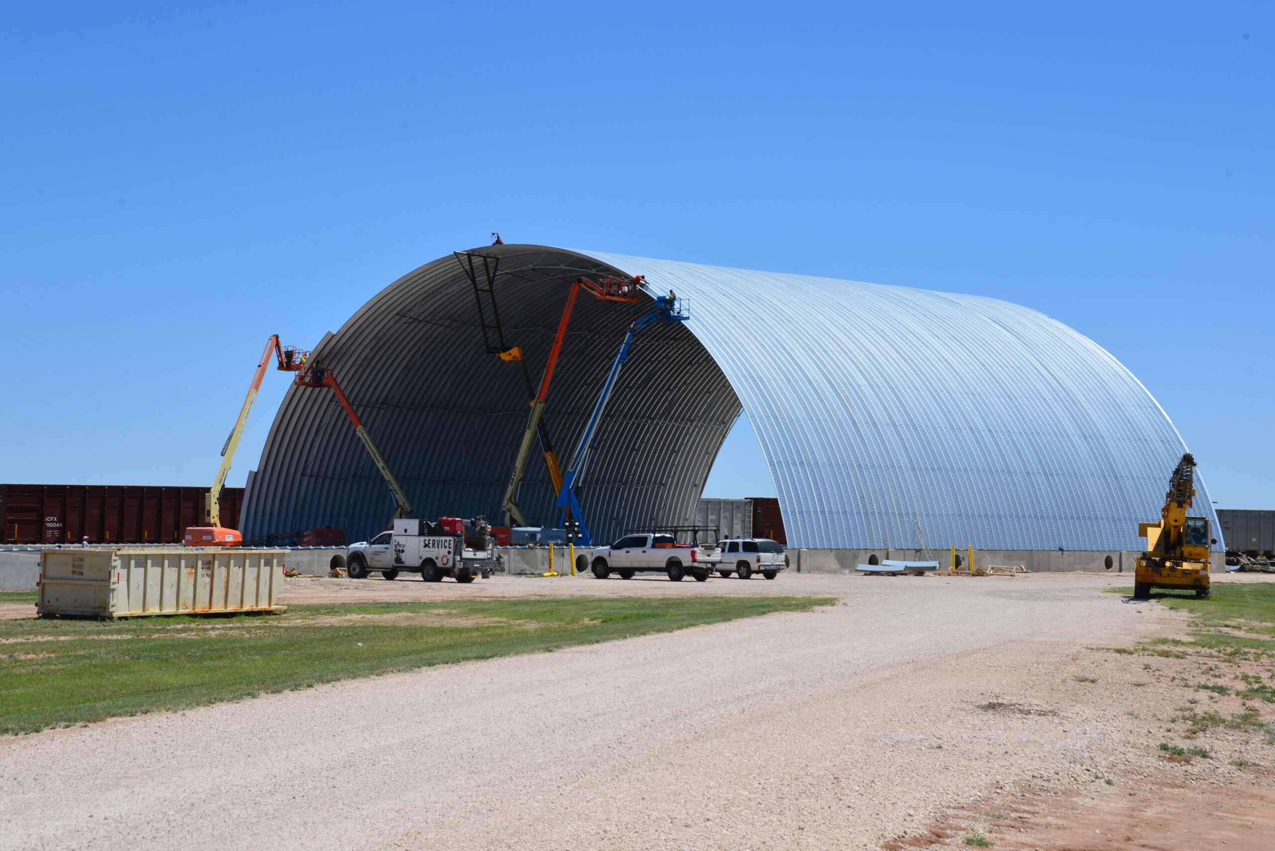 SkyJacks up against quonset under construction