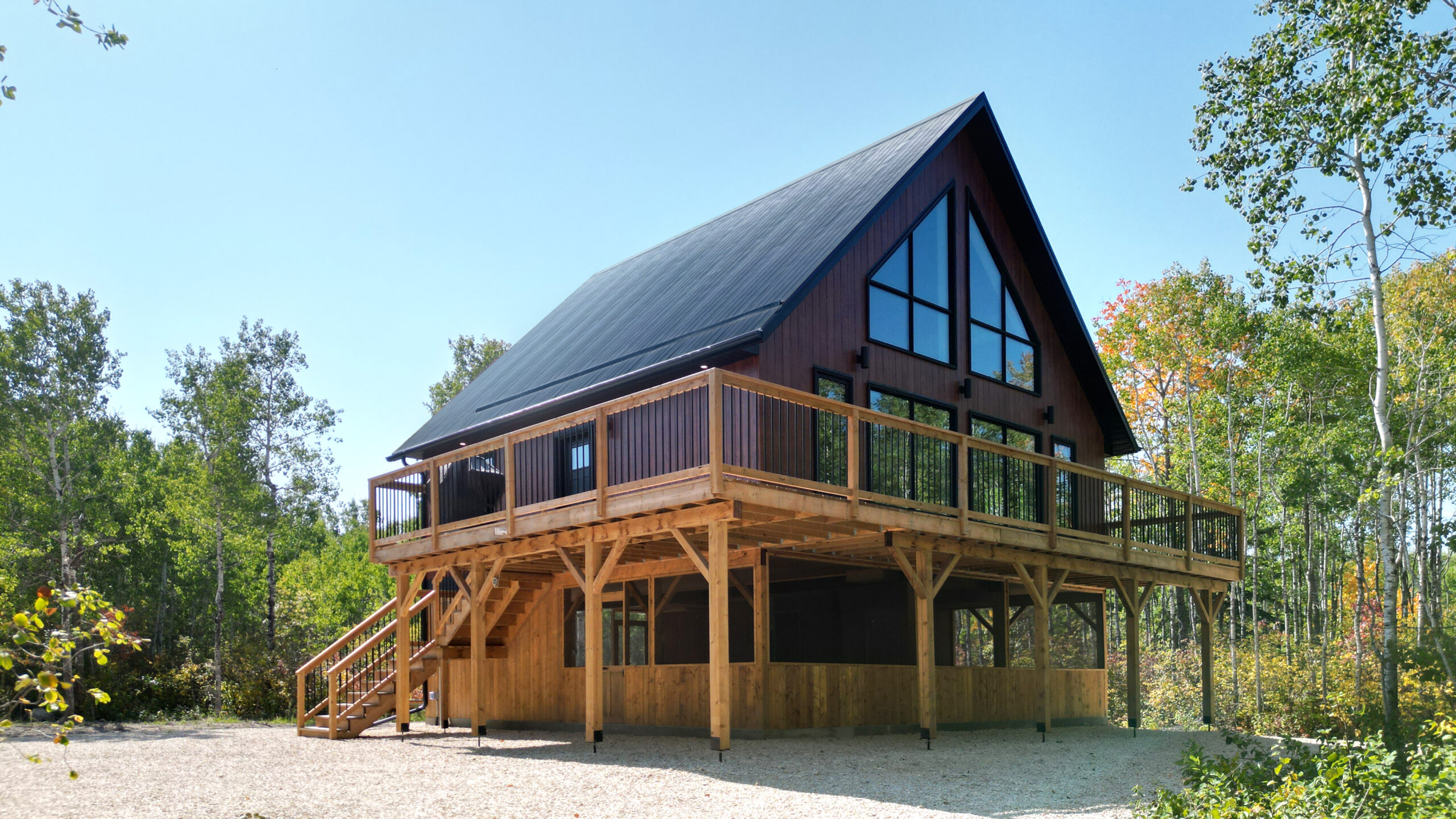 Cabin-like residence, on raised stilt supports